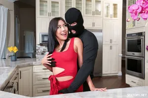 Vợ yêu bỏ nhà đi khi cả hai cãi nhau… thì em bà xã bất ngờ đến an ủi anh rể