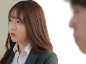 Nàng dâu phương tây về quê chăm sóc bố Ông xã, nhưng bố già này quen lắm…