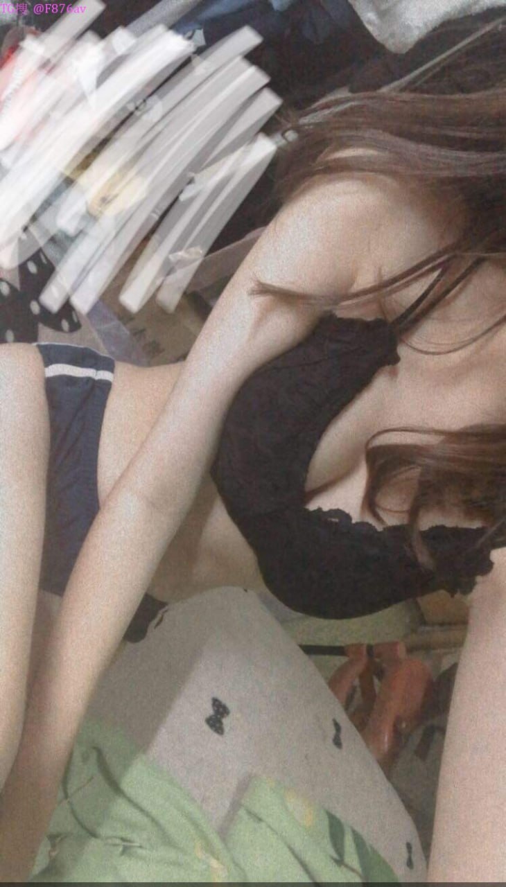 Mẹ của bạn thân tôi để tôi xuất tinh vào bên trong cô ấy