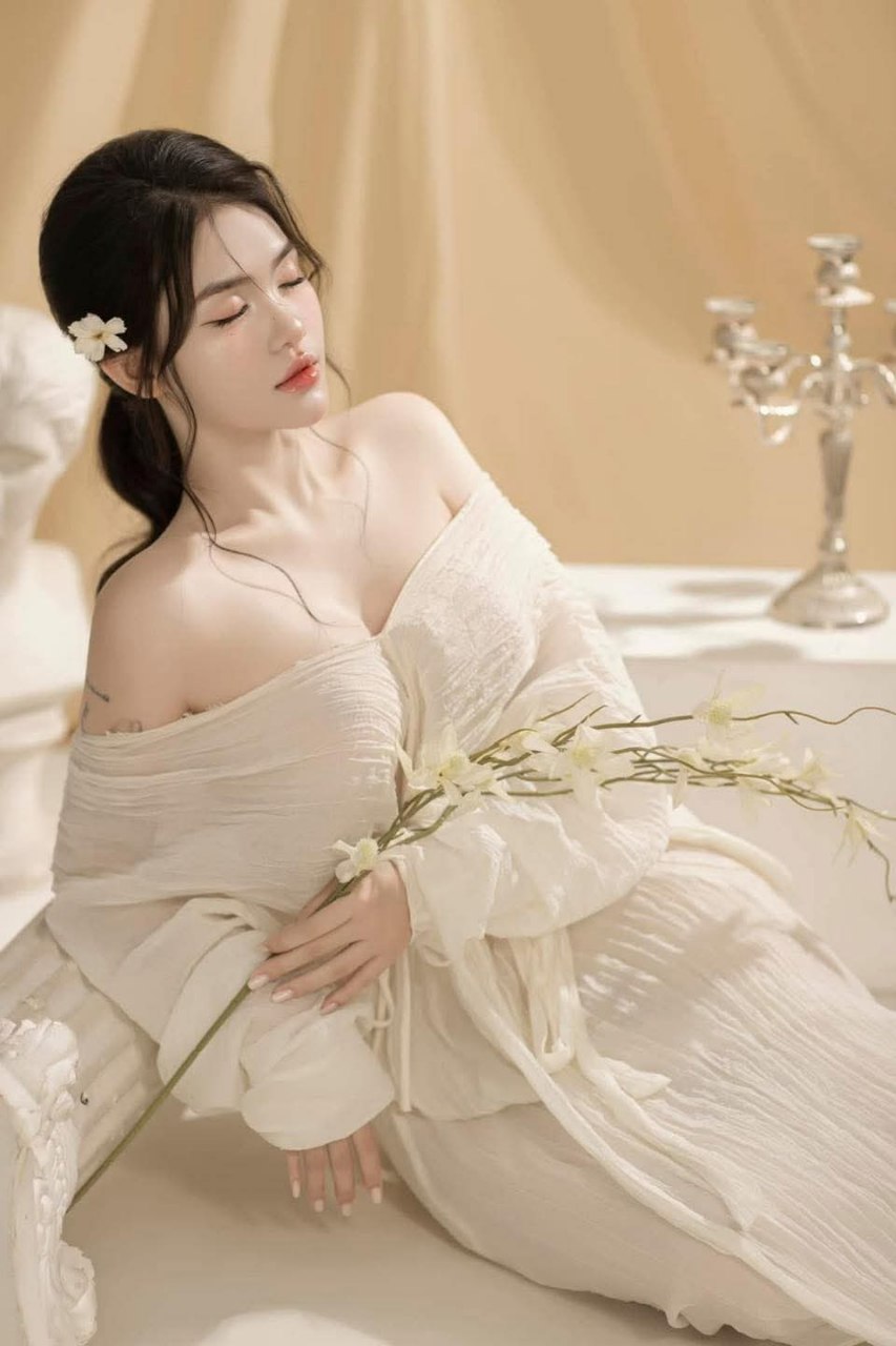 Bồ nhỏ đáng yêu tò mò chuyện người lớn nên gạ tình anh trai